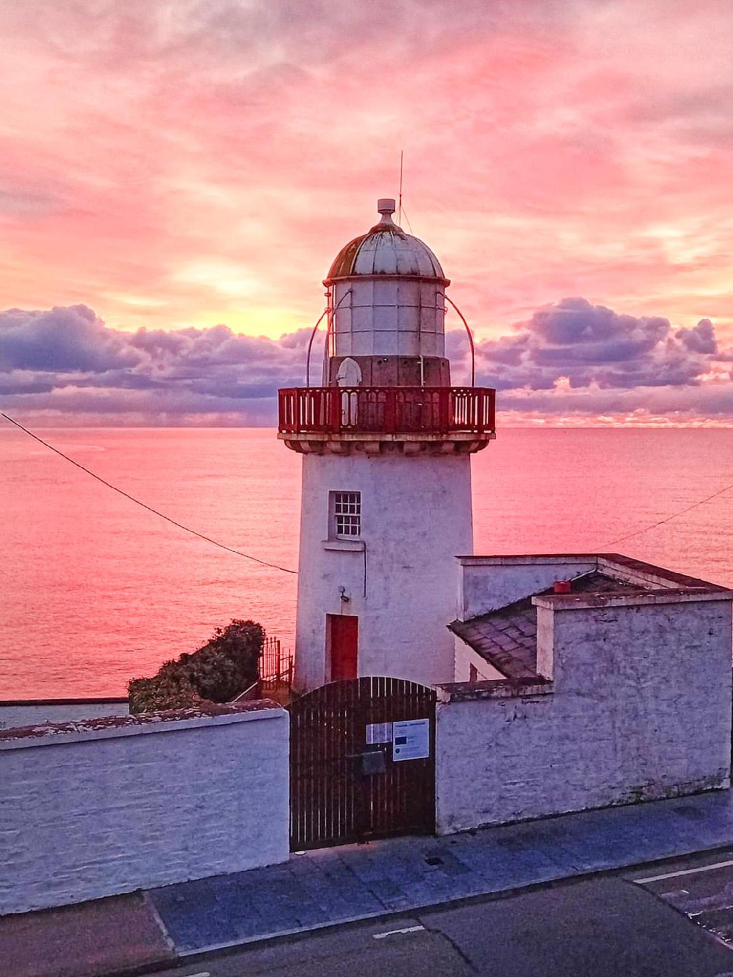 Sea Whispers - My Charming Costal Retreat In Youghal Exteriör bild