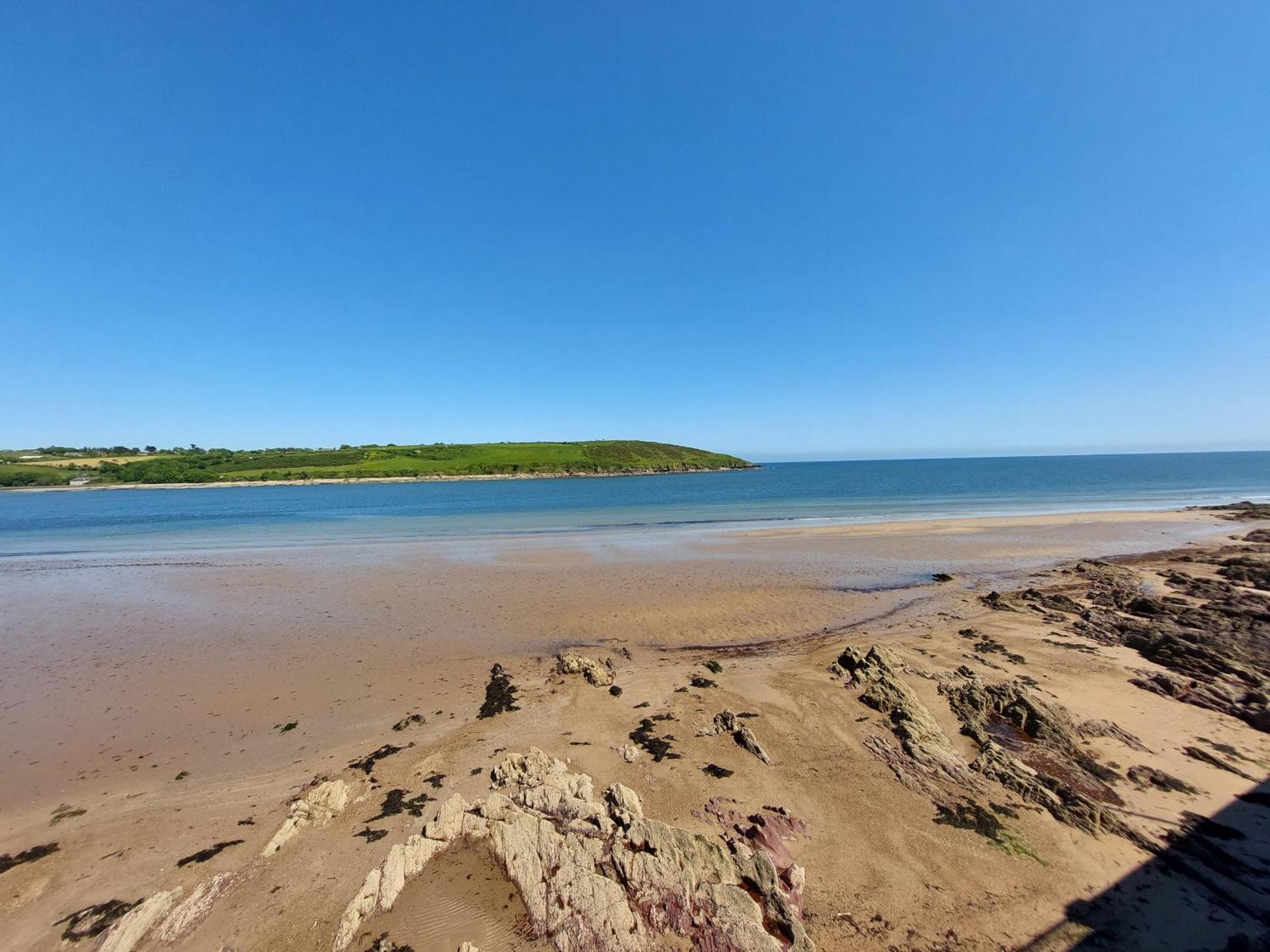 Sea Whispers - My Charming Costal Retreat In Youghal Exteriör bild