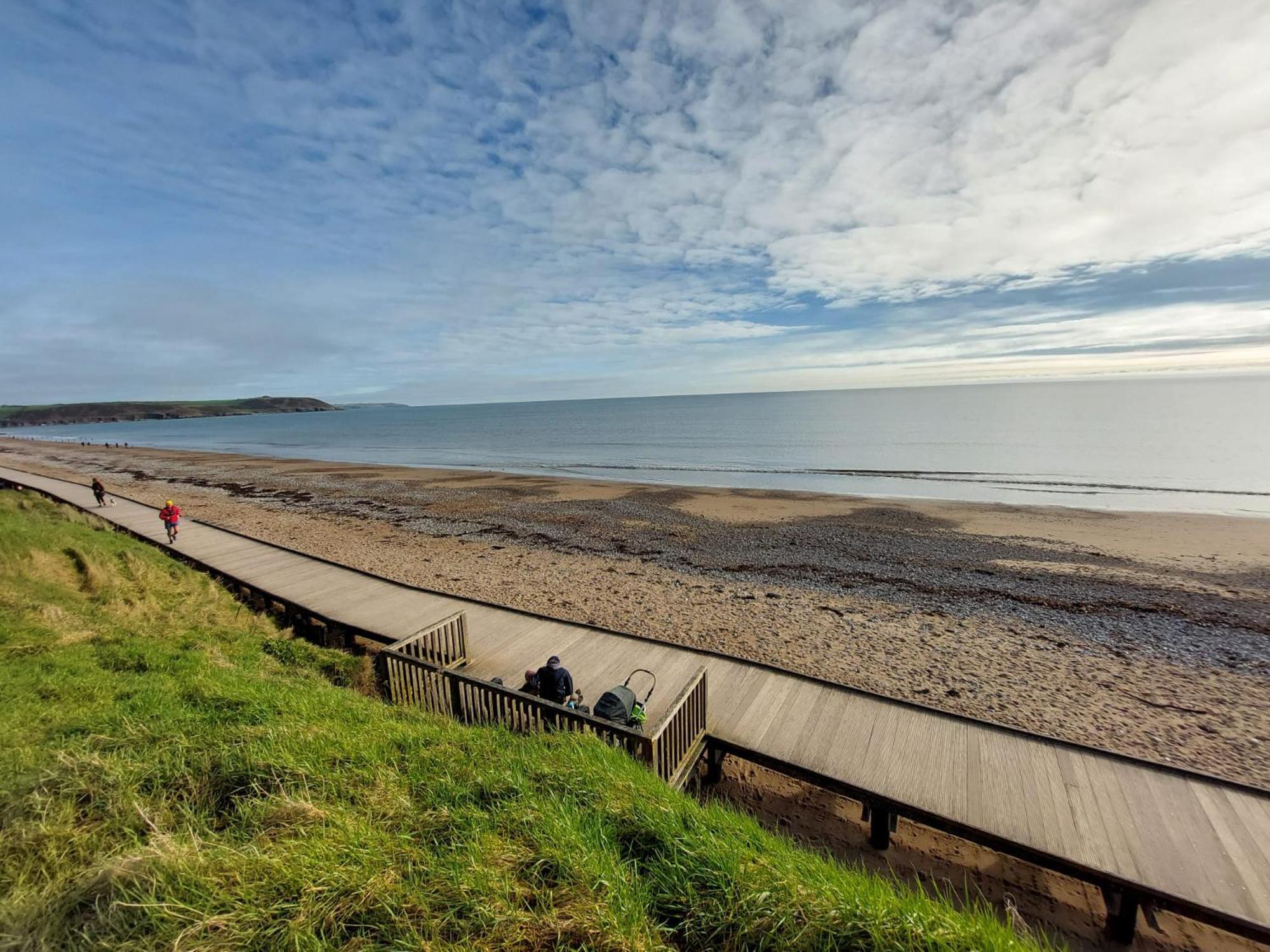 Sea Whispers - My Charming Costal Retreat In Youghal Exteriör bild