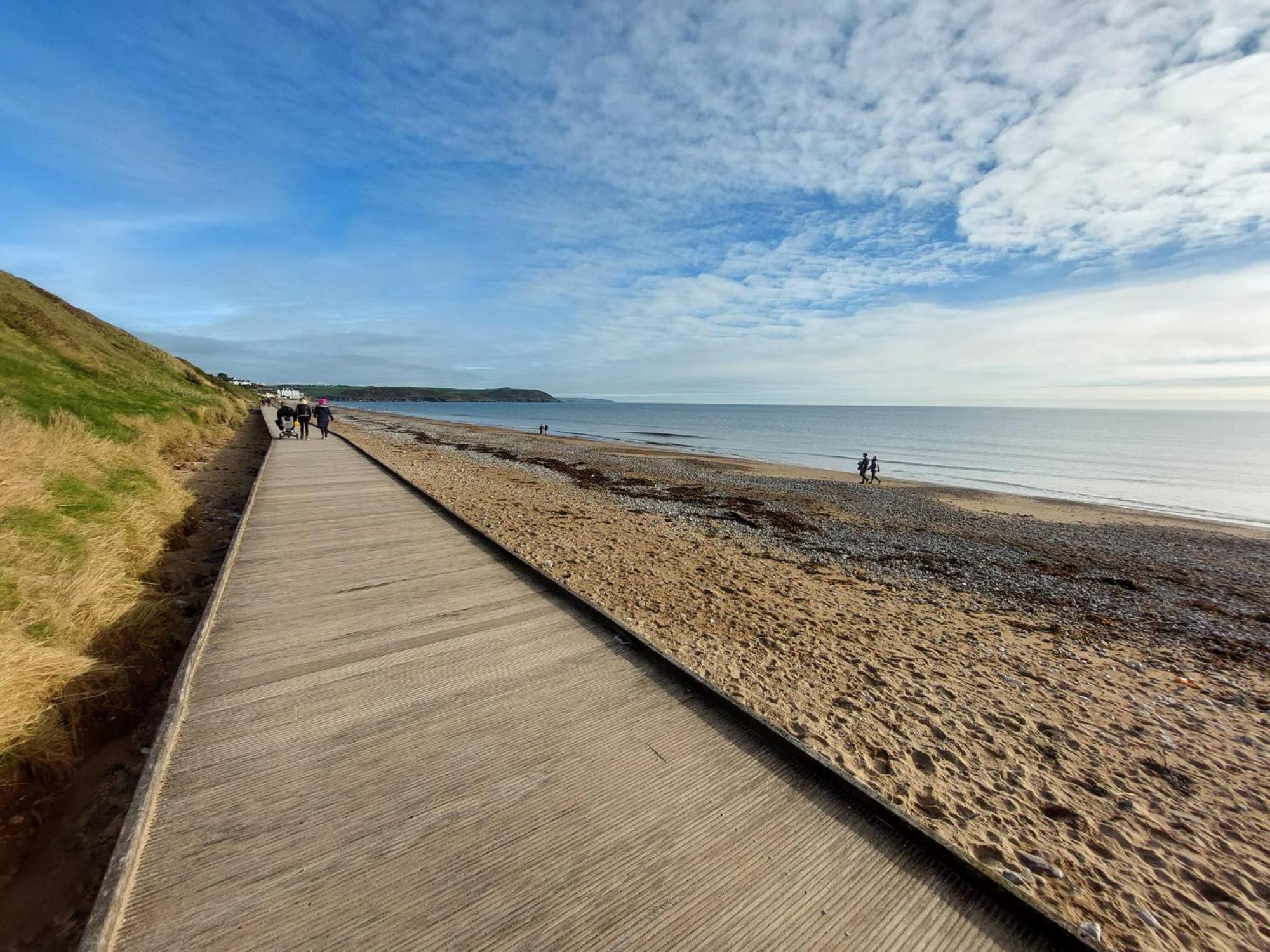 Sea Whispers - My Charming Costal Retreat In Youghal Exteriör bild