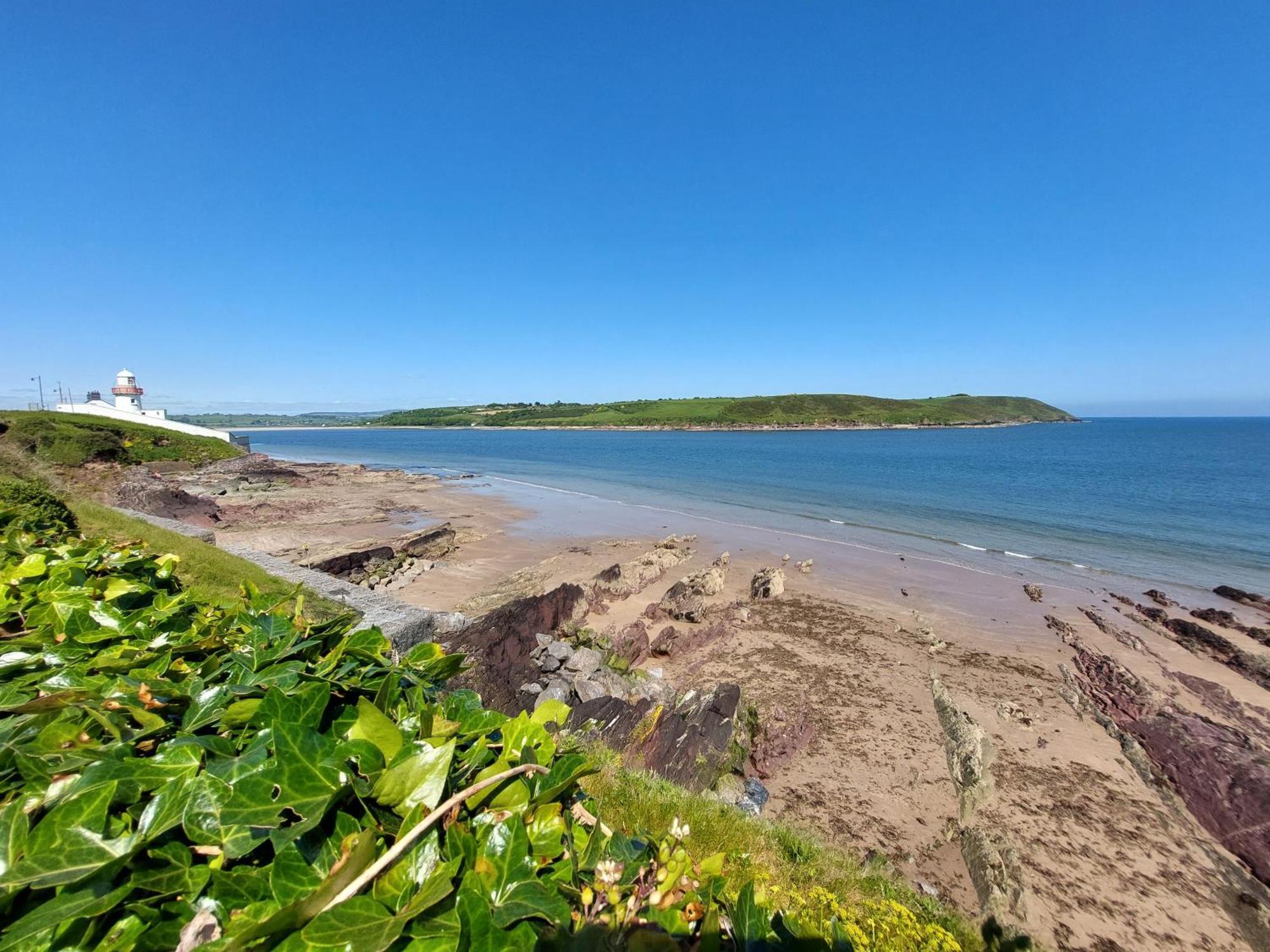 Sea Whispers - My Charming Costal Retreat In Youghal Exteriör bild