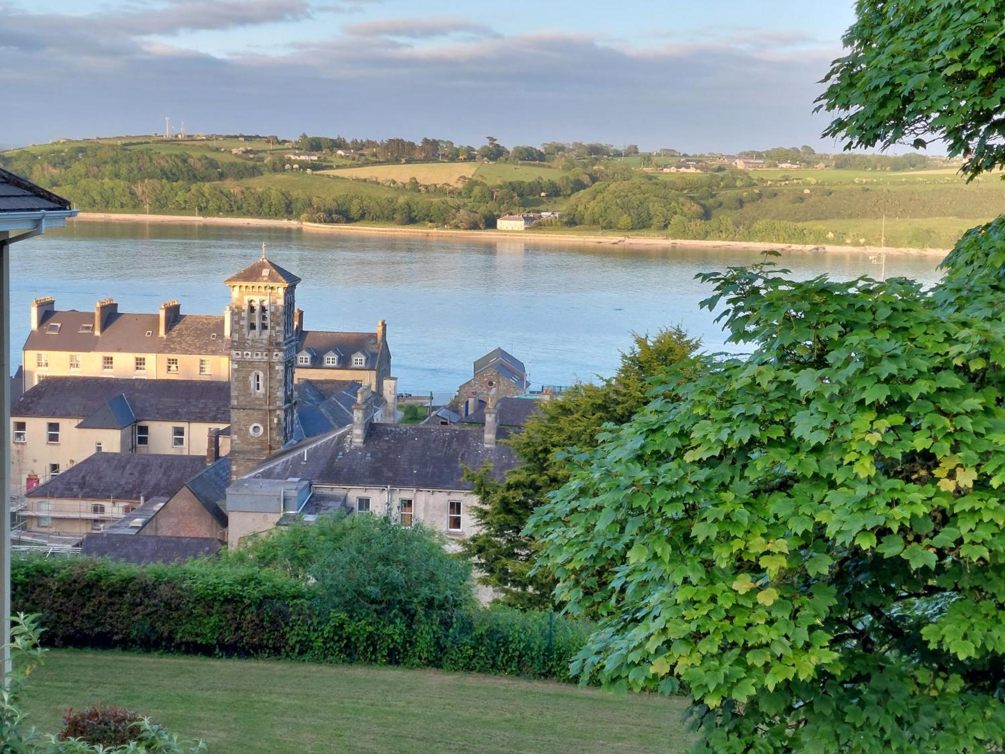 Sea Whispers - My Charming Costal Retreat In Youghal Exteriör bild