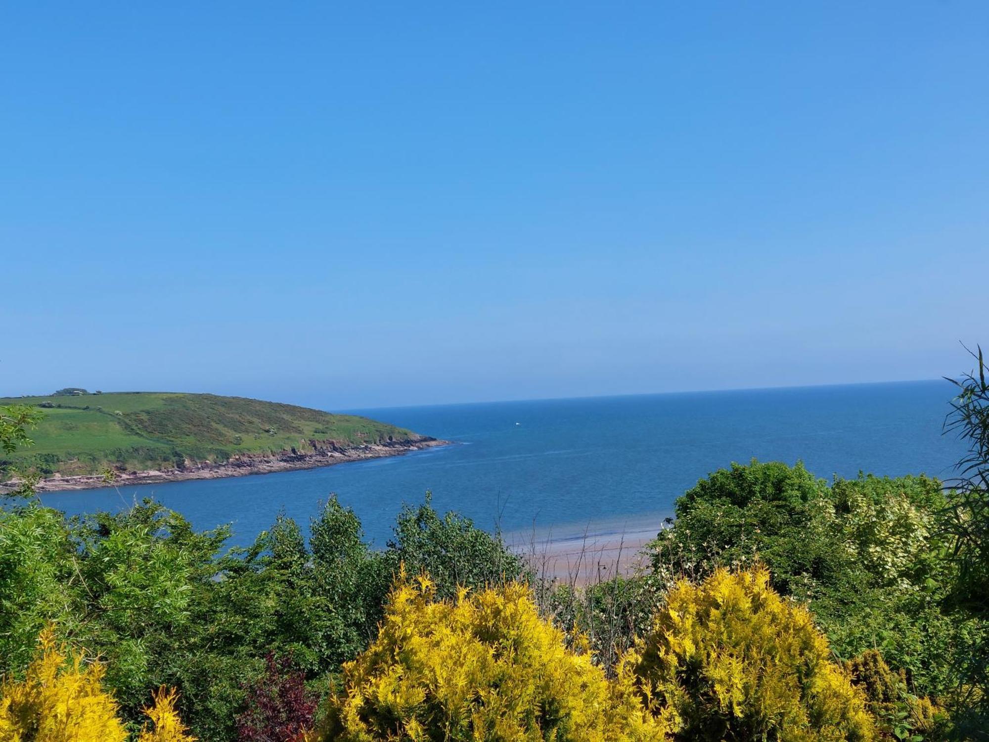 Sea Whispers - My Charming Costal Retreat In Youghal Exteriör bild
