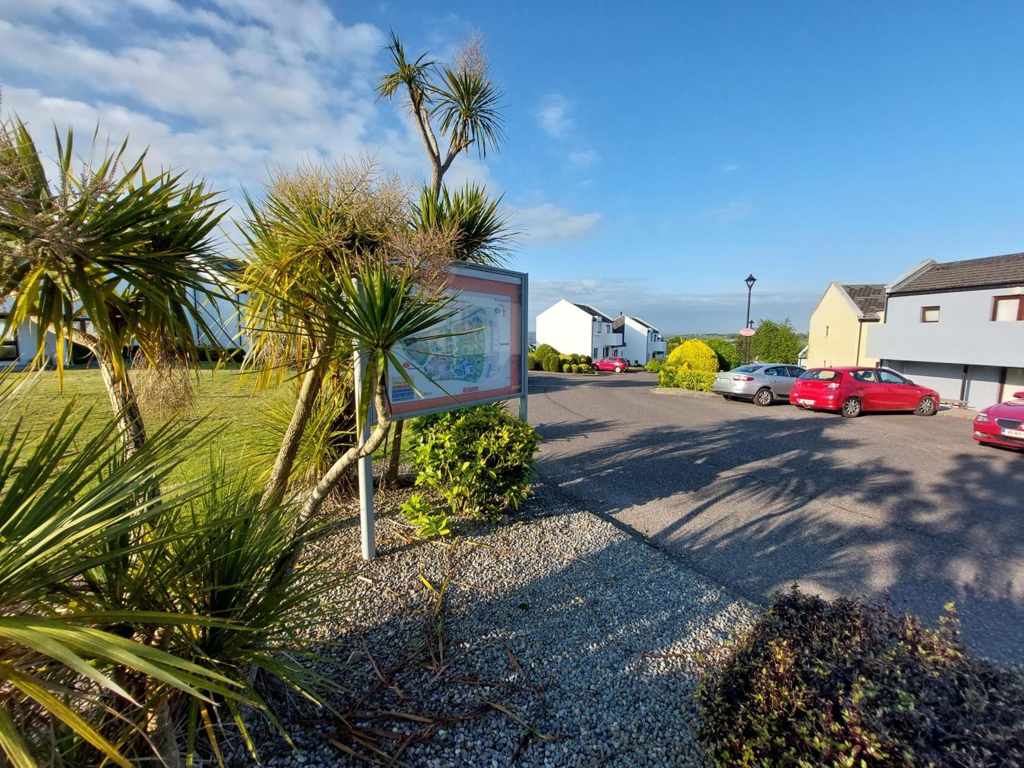 Sea Whispers - My Charming Costal Retreat In Youghal Exteriör bild