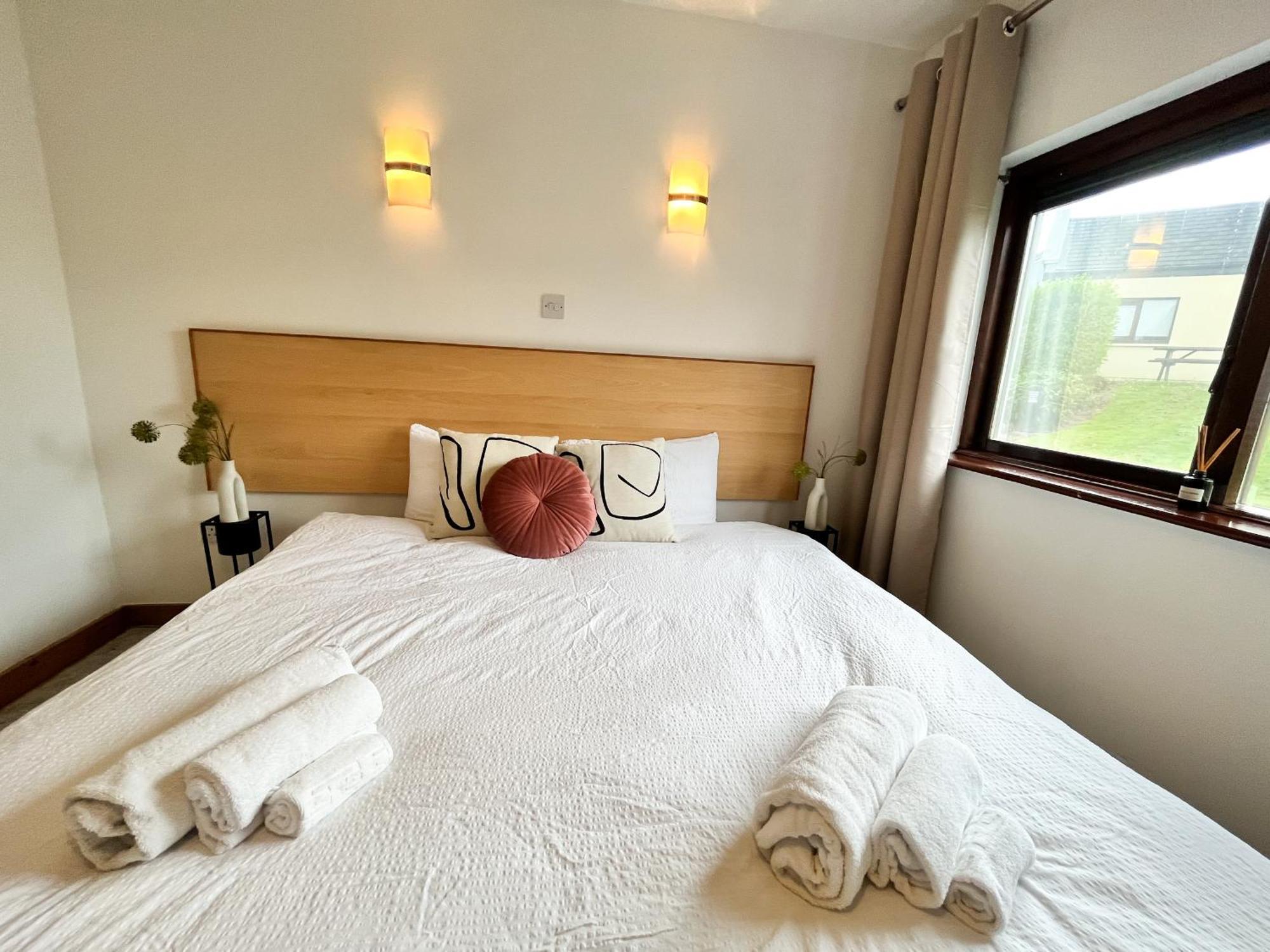 Sea Whispers - My Charming Costal Retreat In Youghal Exteriör bild