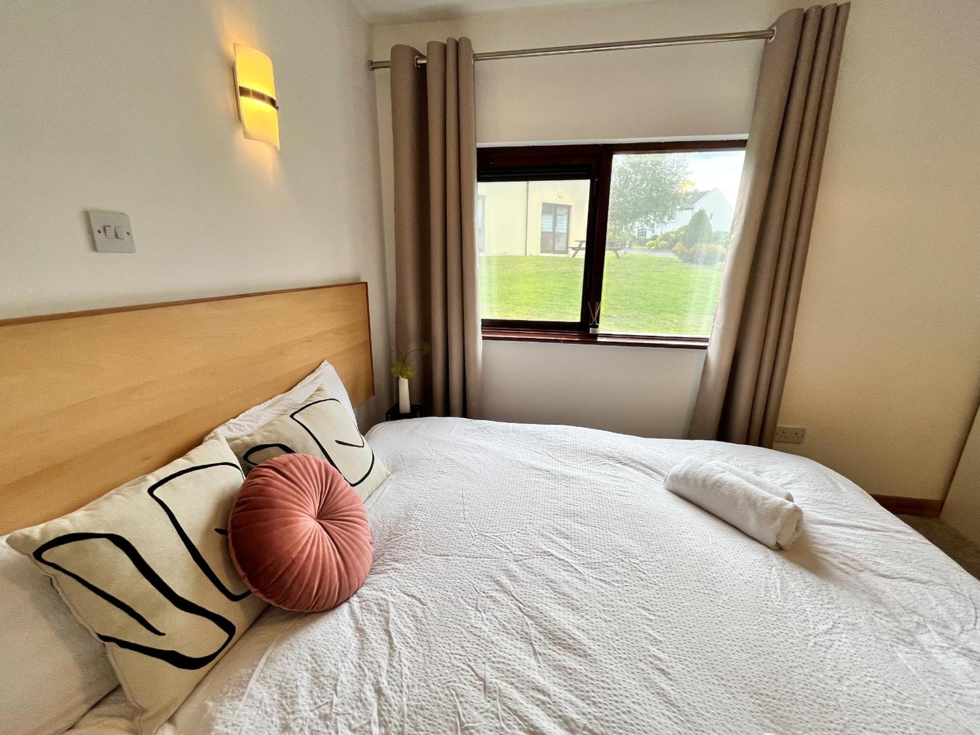 Sea Whispers - My Charming Costal Retreat In Youghal Exteriör bild