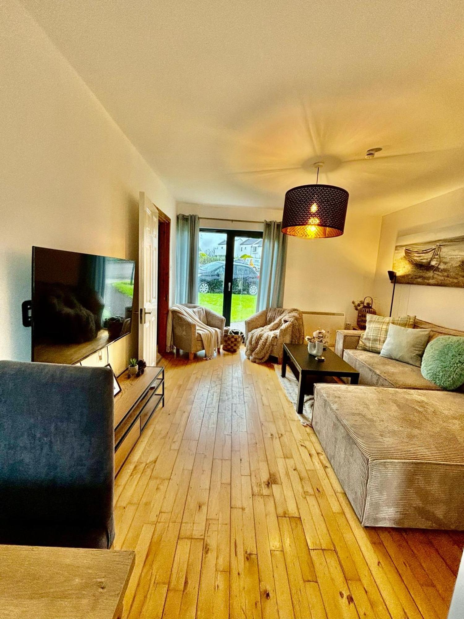 Sea Whispers - My Charming Costal Retreat In Youghal Exteriör bild