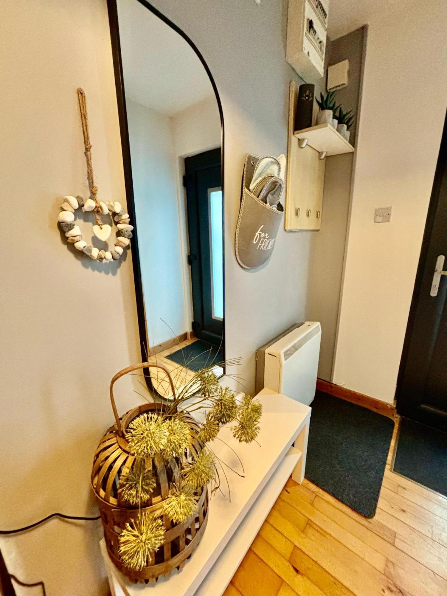 Sea Whispers - My Charming Costal Retreat In Youghal Exteriör bild
